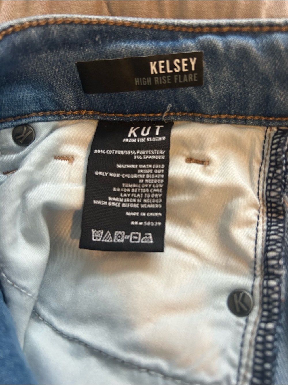 Kut from the Kloth Light Blue Wash High Rise Flare Jeans Kelsey Split Hem Sz 12 - Picture 12 of 13